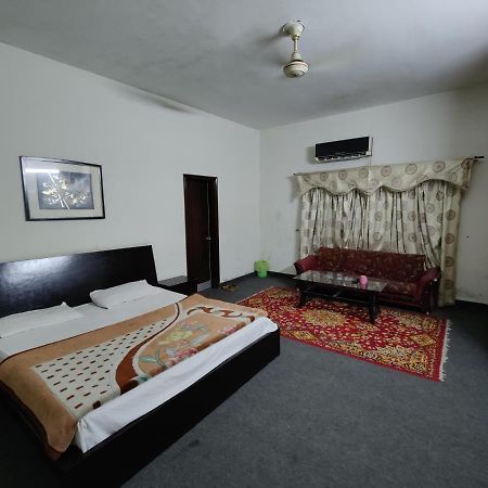 Magnum Hotel Lahore Exterior photo